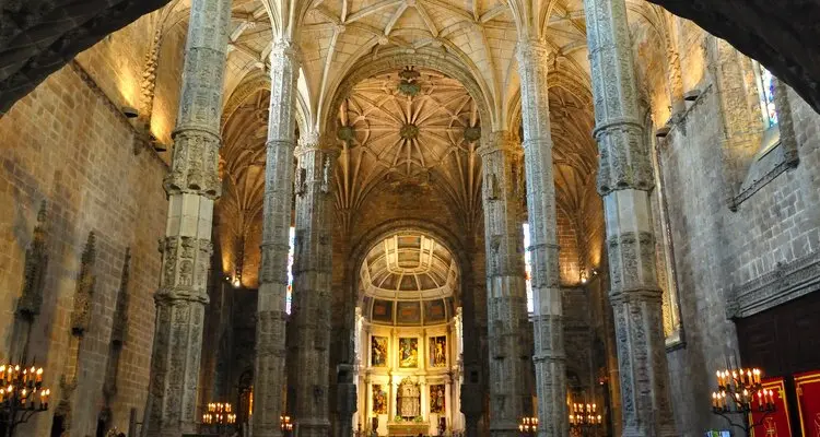 inside the Jerónimos Monastery
